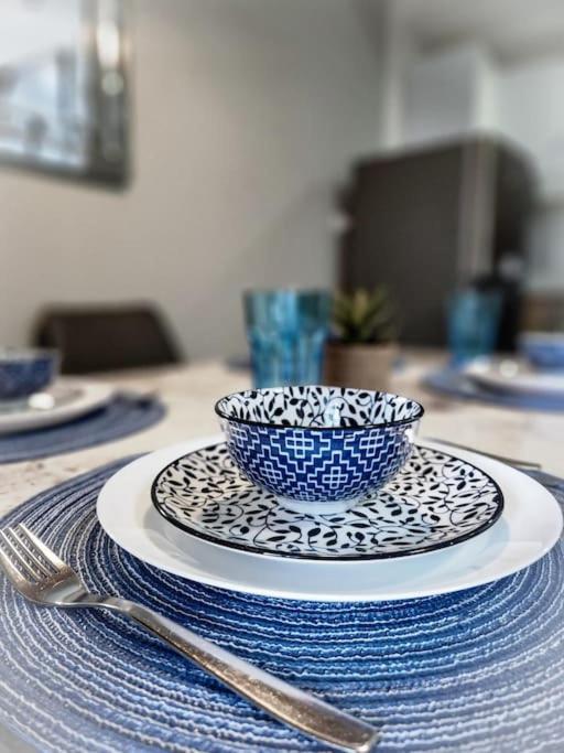 Luxestaysmnl Coastal Chic Netflx 380Mbps Pool Bgc Manila Eksteriør billede