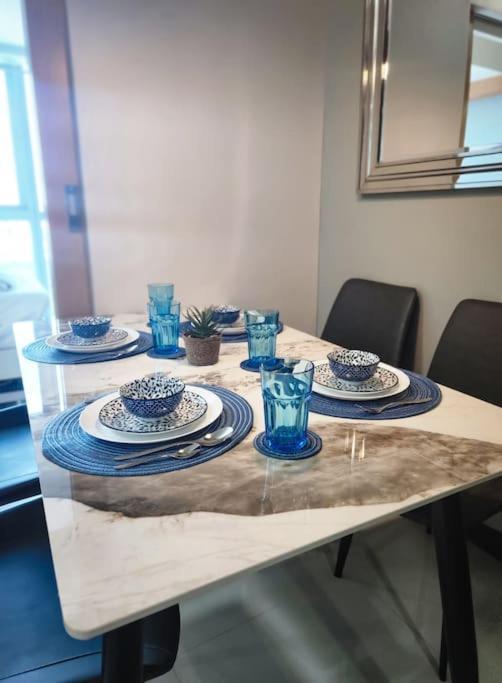 Luxestaysmnl Coastal Chic Netflx 380Mbps Pool Bgc Manila Eksteriør billede