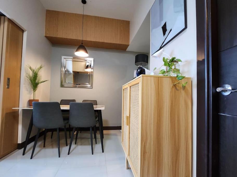 Luxestaysmnl Coastal Chic Netflx 380Mbps Pool Bgc Manila Eksteriør billede