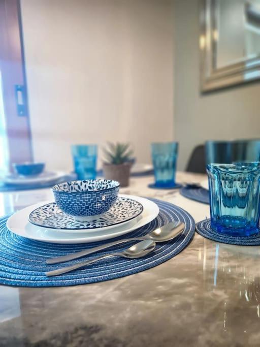 Luxestaysmnl Coastal Chic Netflx 380Mbps Pool Bgc Manila Eksteriør billede
