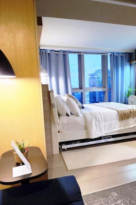 Luxestaysmnl Coastal Chic Netflx 380Mbps Pool Bgc Manila Eksteriør billede