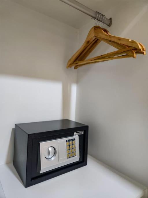 Luxestaysmnl Coastal Chic Netflx 380Mbps Pool Bgc Manila Eksteriør billede