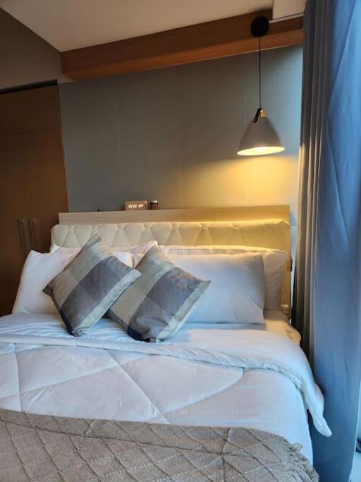 Luxestaysmnl Coastal Chic Netflx 380Mbps Pool Bgc Manila Eksteriør billede
