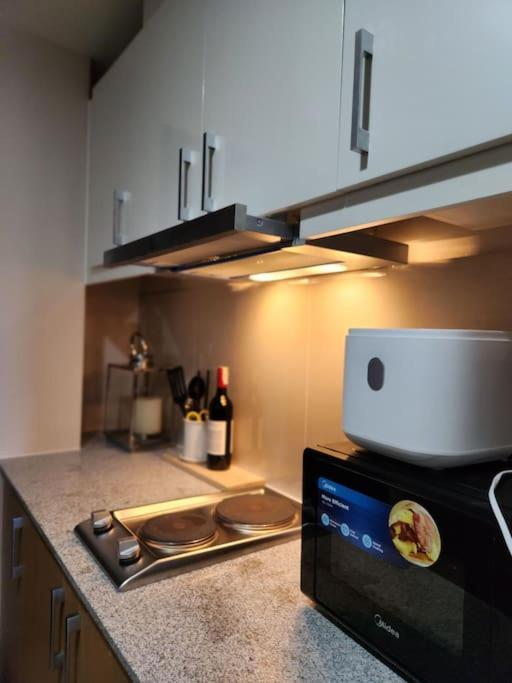 Luxestaysmnl Coastal Chic Netflx 380Mbps Pool Bgc Manila Eksteriør billede